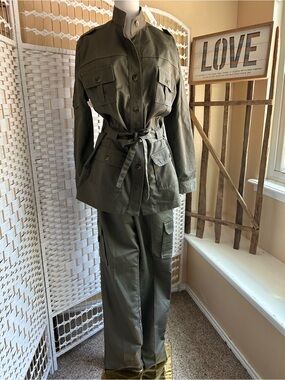 SHE SAFARI Women’s M Green Belted Jacket Top & Cargo Pants Two-Piece NWT